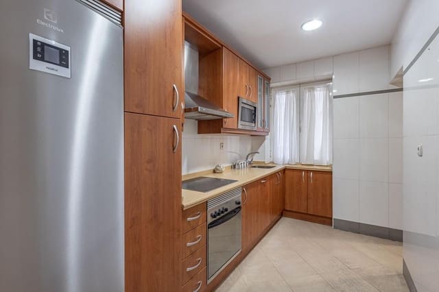 Piso de 5 habitaciones en Centro, Granada ciudad en venta - 595.000 € (Ref: 9732453)