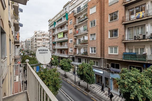 Piso de 5 habitaciones en Centro, Granada ciudad en venta - 595.000 € (Ref: 9732453)