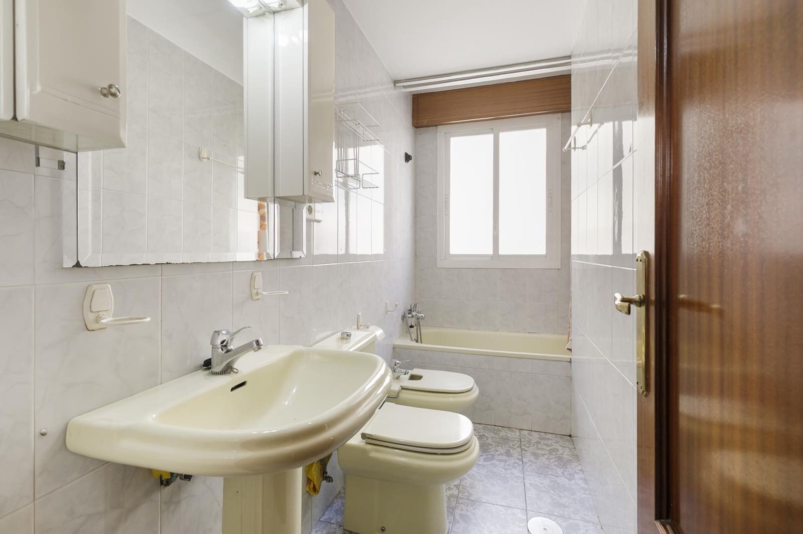 2 bedroom Apartment for sale in Granada city - € 225,000 (Ref: 9732455)