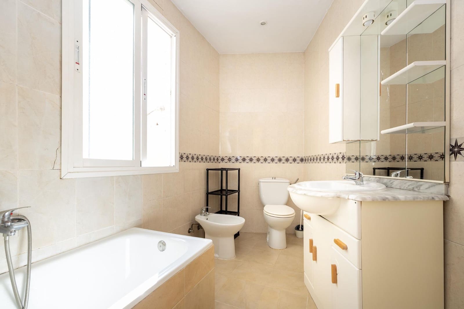 3 bedroom Flat for sale in Granada city - € 235,000 (Ref: 9732456)