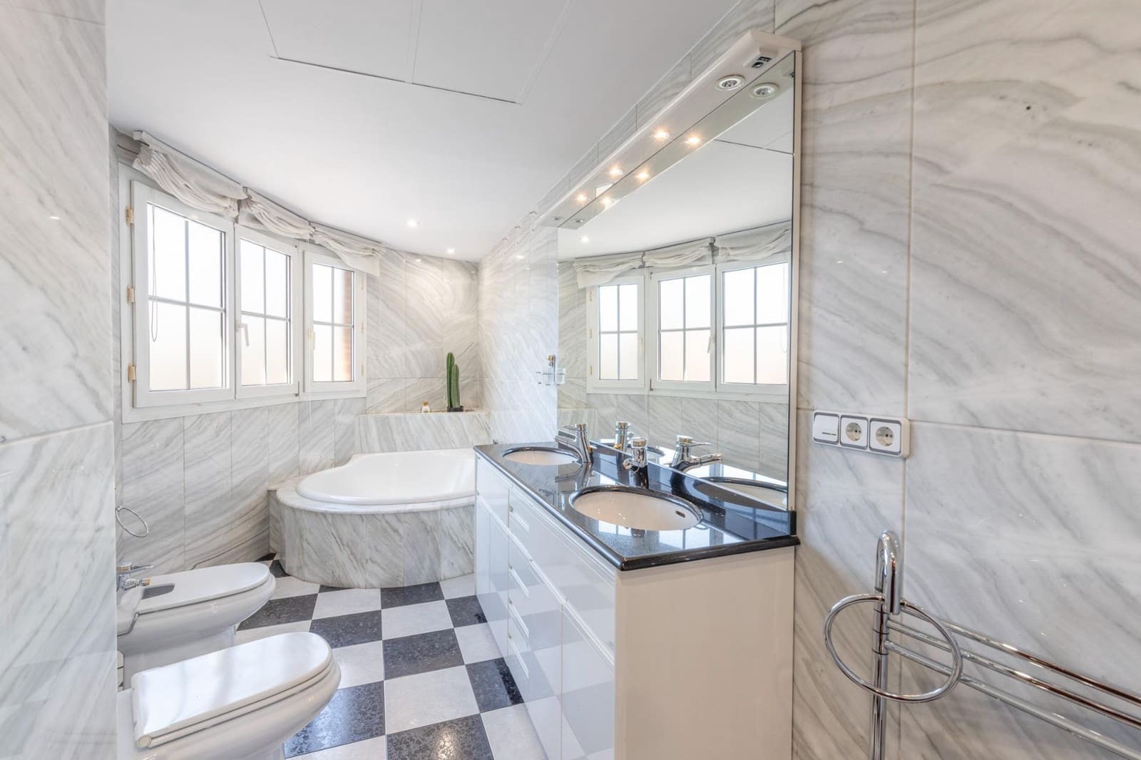 3 camera da letto Villa in vendita in Granada citta con piscina garage - 780.000 € (Rif: 9732459)