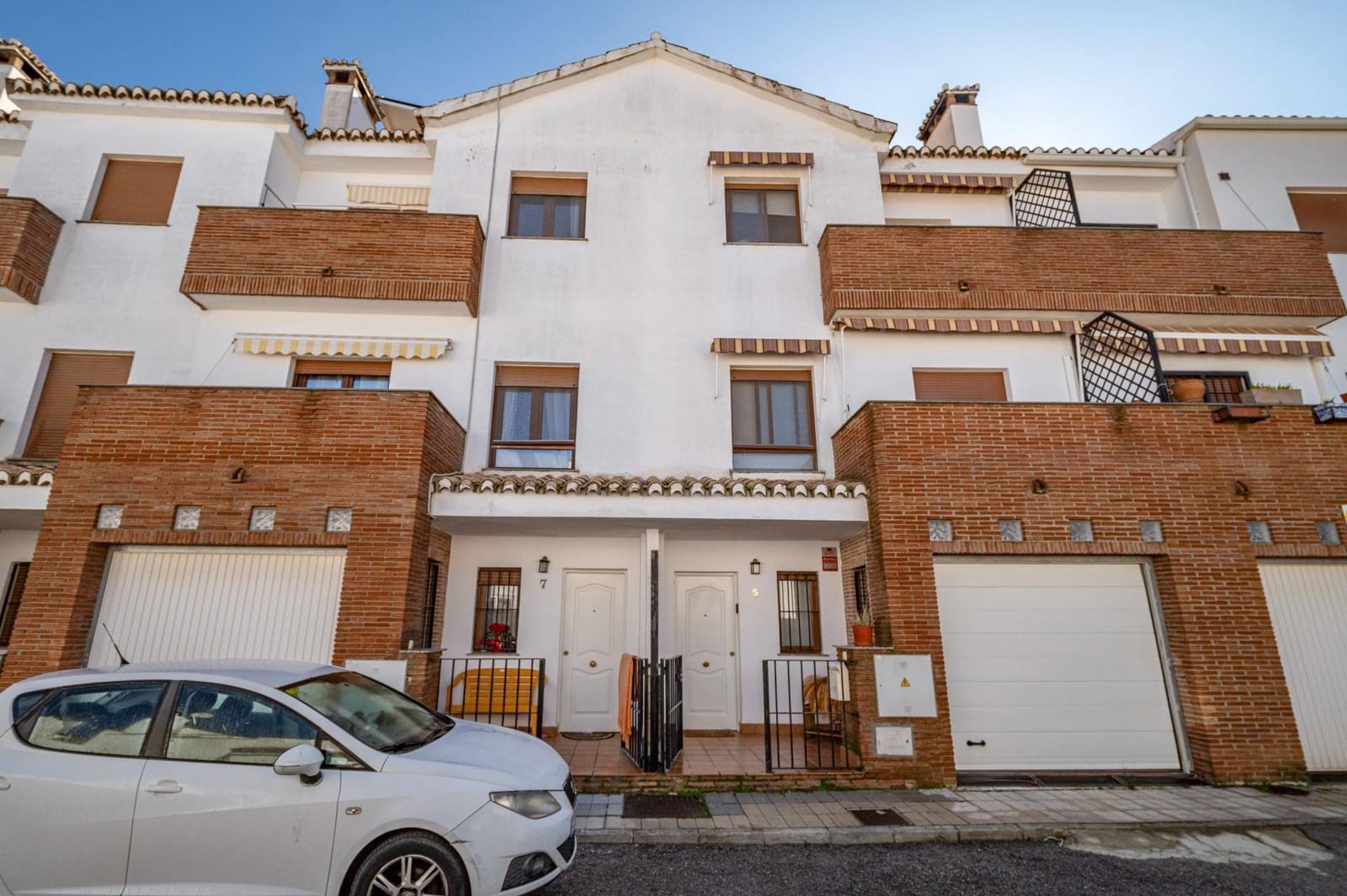 4 soveværelse Rækkehus til salg i Viznar med swimmingpool garage - € 214.900 (Ref: 9732461)