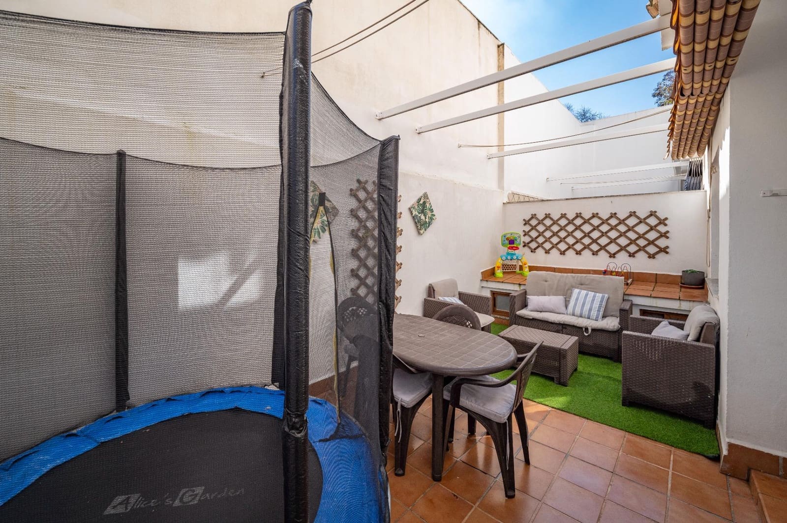 4 soveværelse Rækkehus til salg i Viznar med swimmingpool garage - € 214.900 (Ref: 9732461)