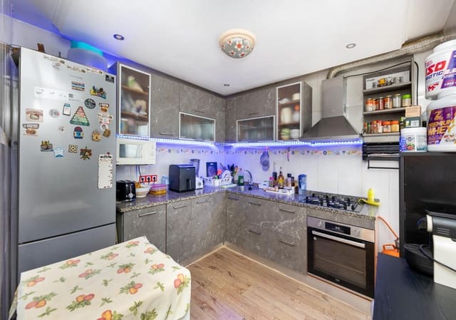 3 soveværelse Lejlighed til salg i Zaidin, Granada by - € 190.000 (Ref: 9735831)