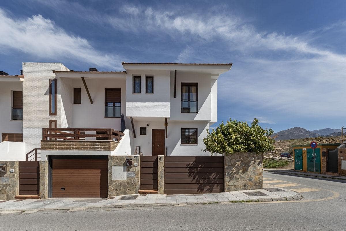 3 quarto Moradia Geminada para venda em Monachil com piscina garagem - 325 000 € (Ref: 9735832)