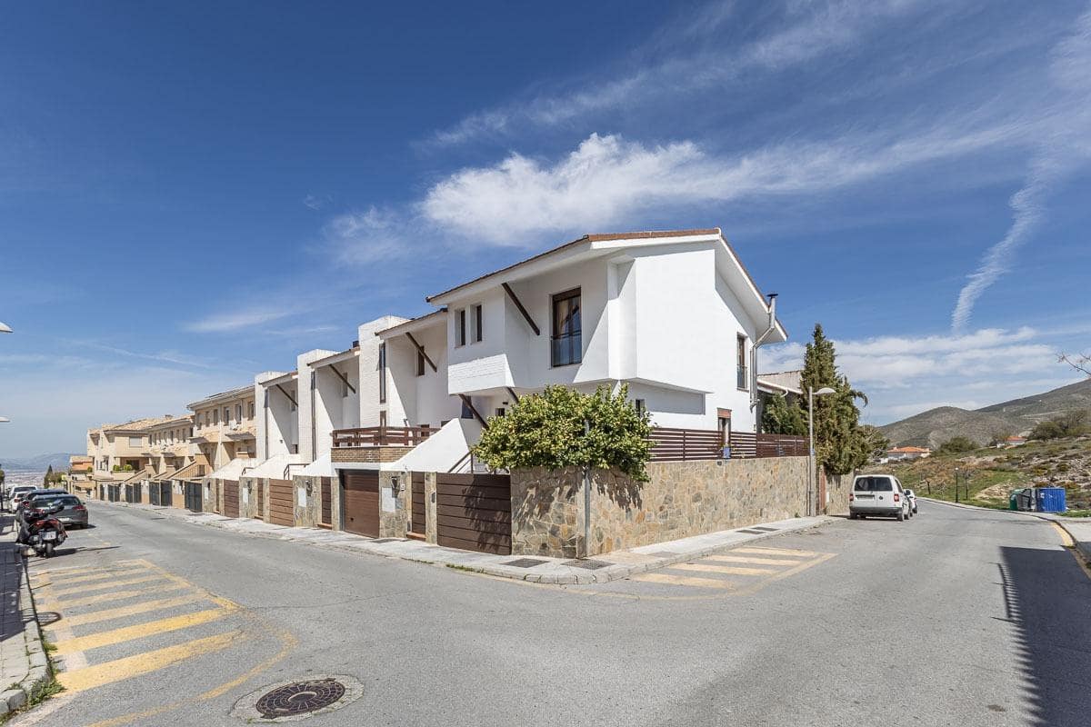 3 quarto Moradia Geminada para venda em Monachil com piscina garagem - 325 000 € (Ref: 9735832)