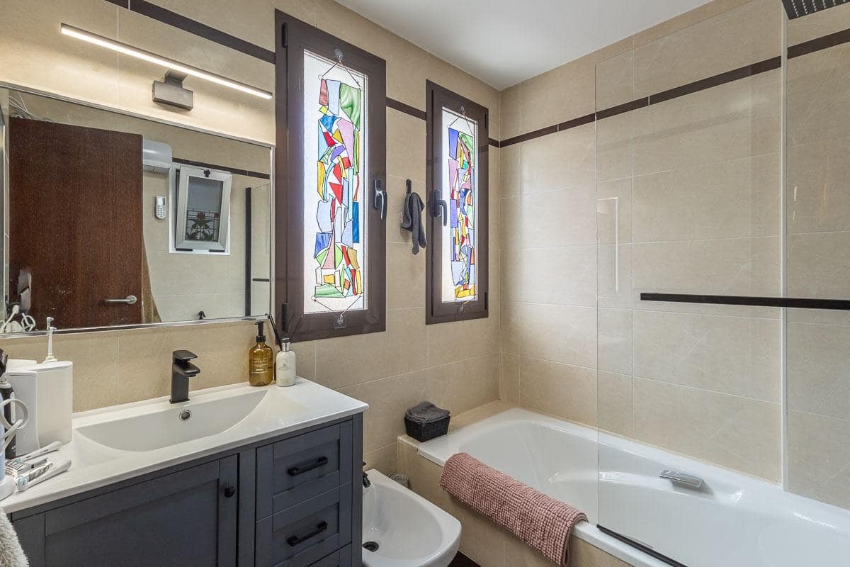 3 quarto Moradia Geminada para venda em Monachil com piscina garagem - 325 000 € (Ref: 9735832)