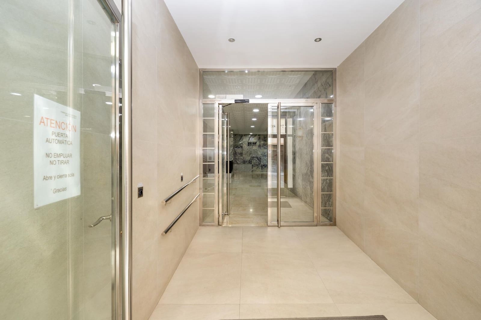 4 bedroom Apartment for sale in Granada city - € 350,000 (Ref: 9735833)