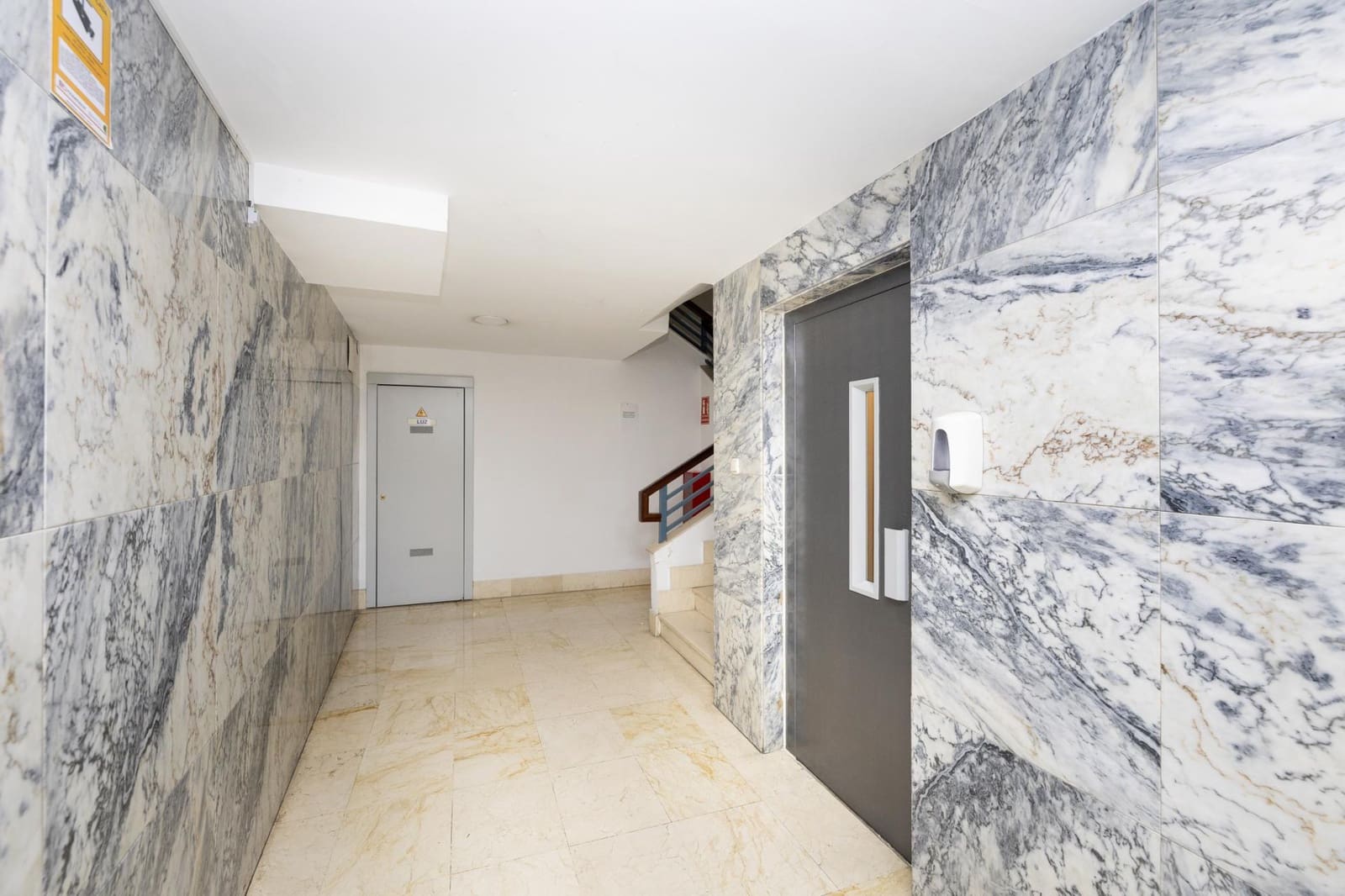 4 bedroom Apartment for sale in Granada city - € 350,000 (Ref: 9735833)