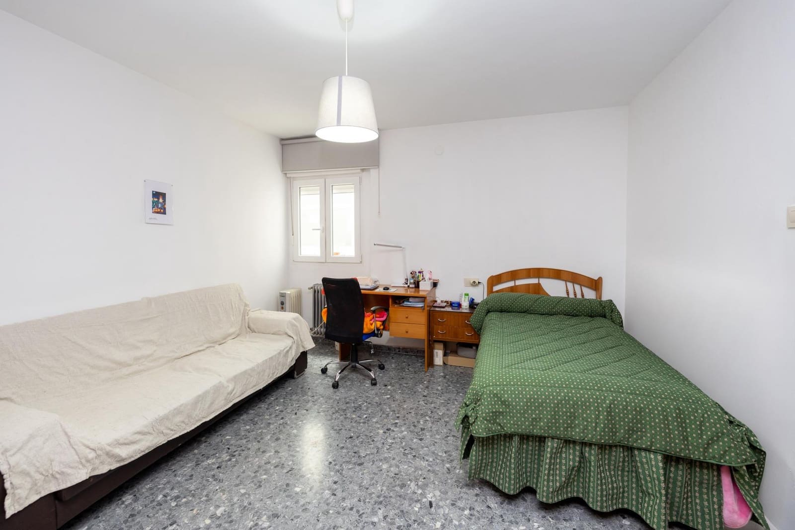 4 bedroom Apartment for sale in Granada city - € 350,000 (Ref: 9735833)