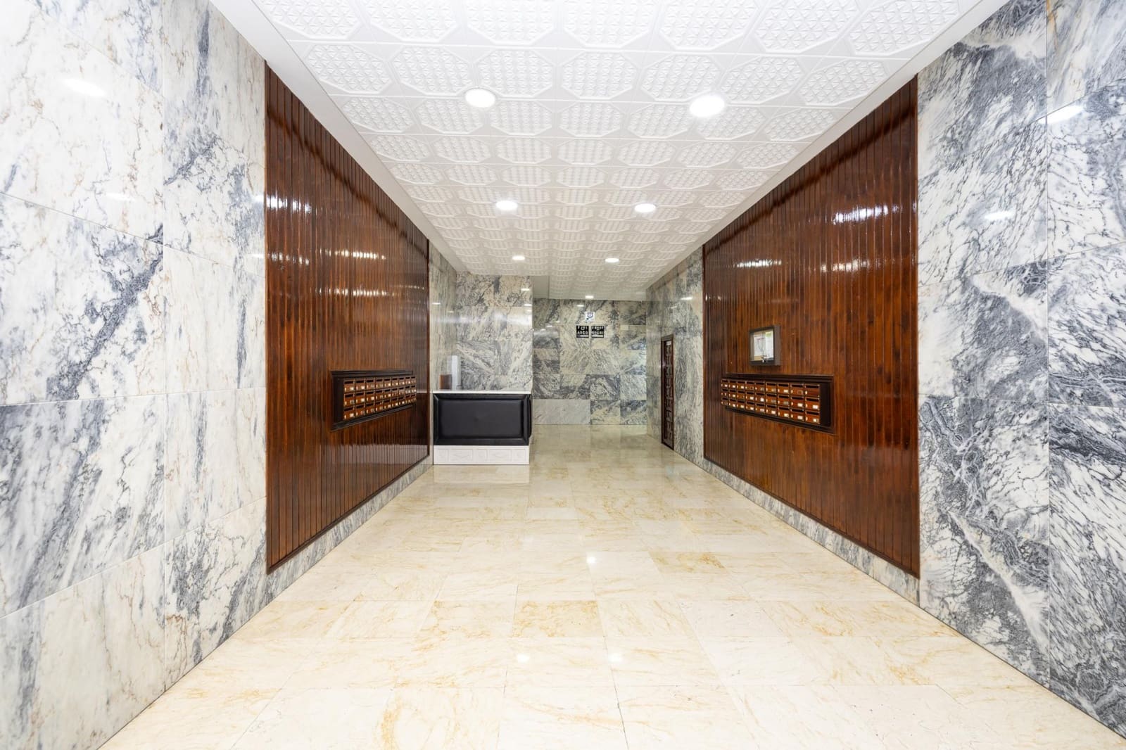 4 bedroom Apartment for sale in Granada city - € 350,000 (Ref: 9735833)