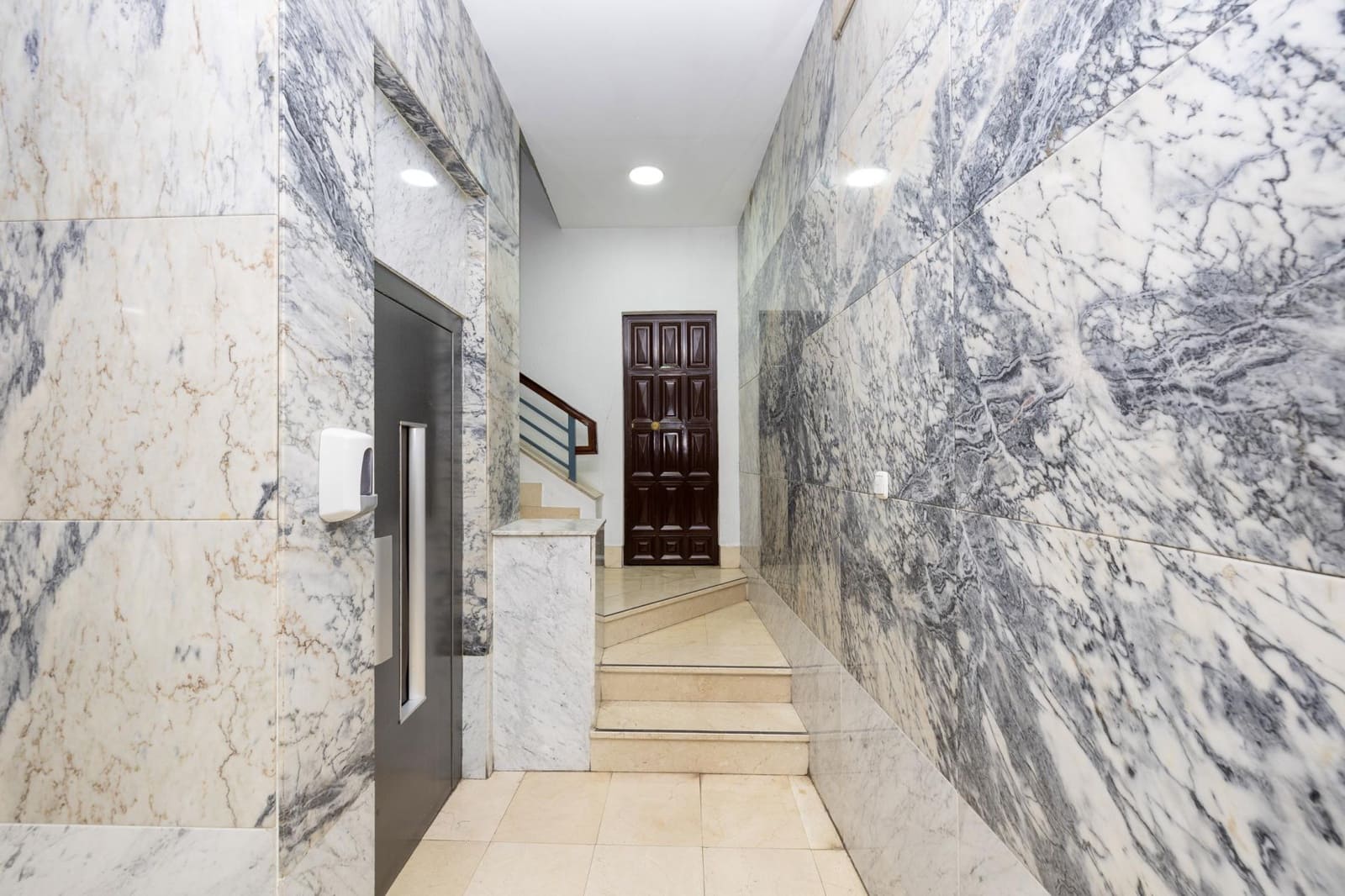 4 bedroom Apartment for sale in Granada city - € 350,000 (Ref: 9735833)