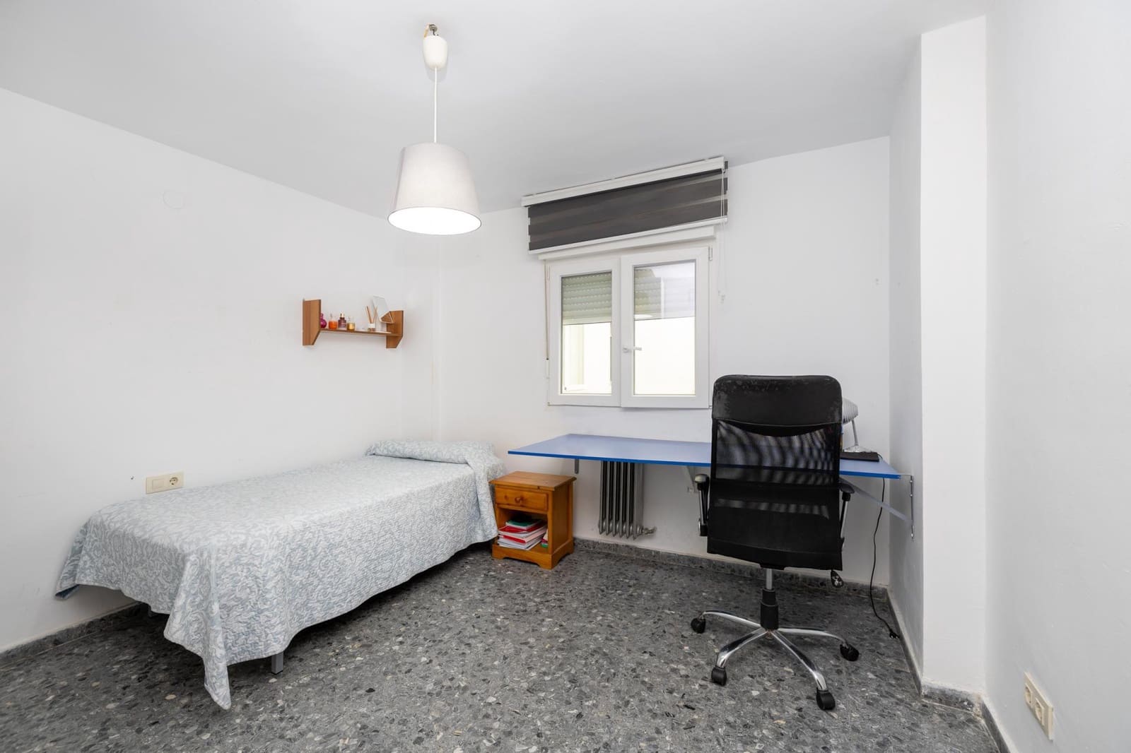 4 bedroom Apartment for sale in Granada city - € 350,000 (Ref: 9735833)