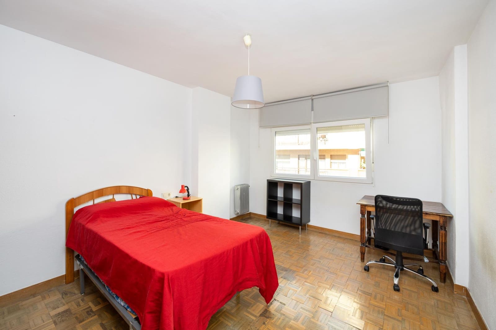 4 bedroom Apartment for sale in Granada city - € 350,000 (Ref: 9735833)