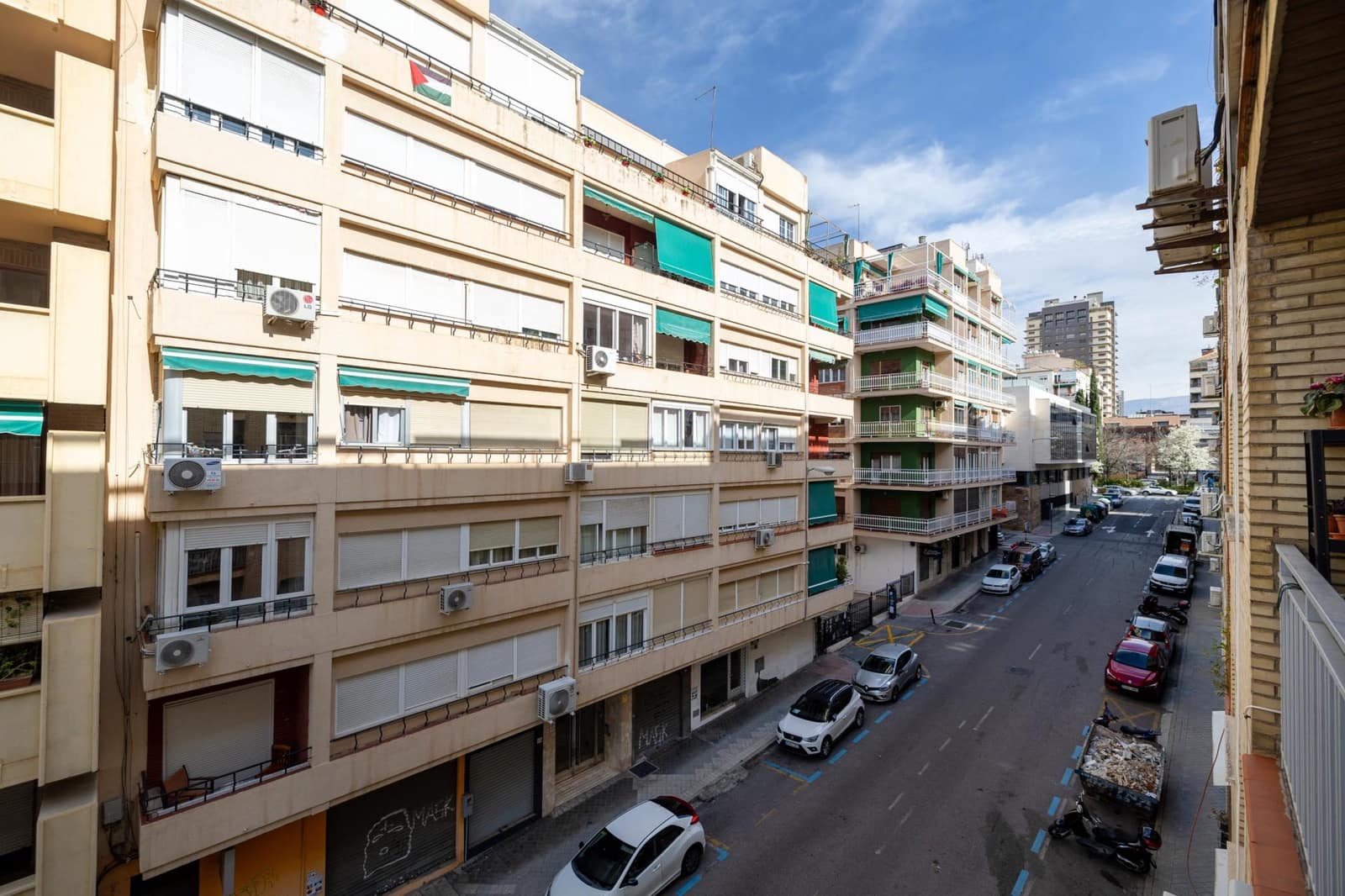 4 bedroom Apartment for sale in Granada city - € 350,000 (Ref: 9735833)