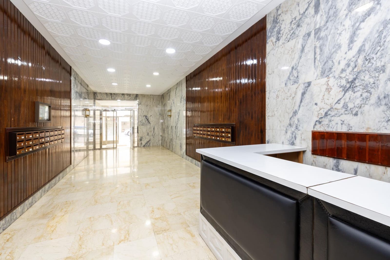 4 bedroom Apartment for sale in Granada city - € 350,000 (Ref: 9735833)