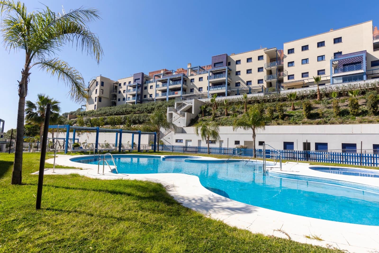 3 slaapkamer Flat te koop in Almunecar met zwembad garage - € 365.000 (Ref: 9735834)