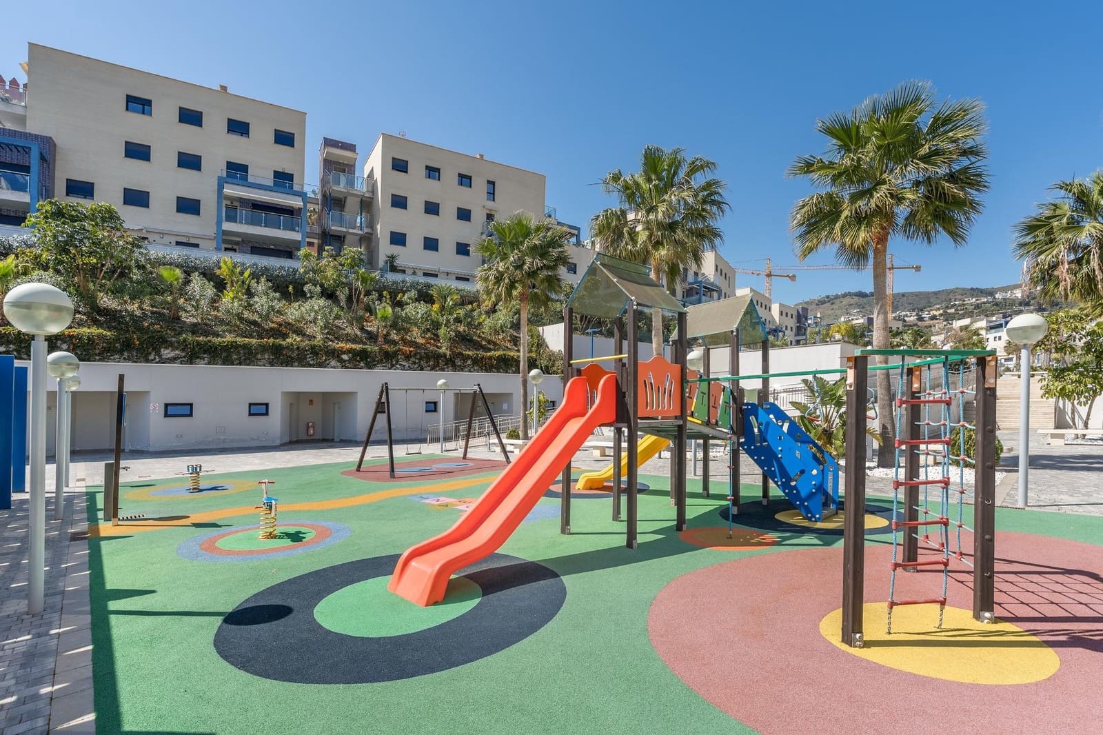 3 slaapkamer Flat te koop in Almunecar met zwembad garage - € 365.000 (Ref: 9735834)