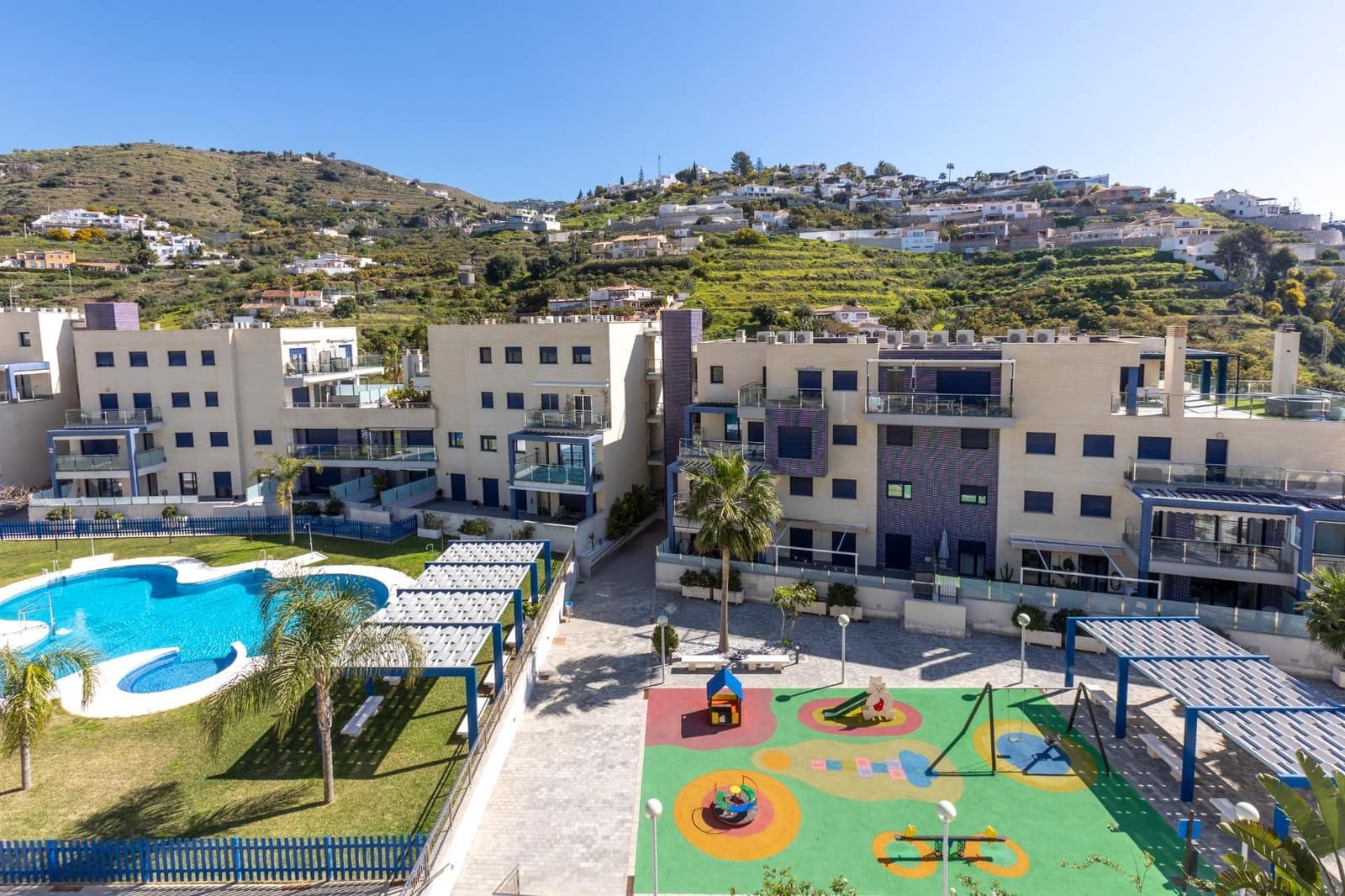 3 slaapkamer Flat te koop in Almunecar met zwembad garage - € 365.000 (Ref: 9735834)