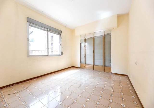 3 bedroom Flat for sale in Zaidin, Granada city - € 165,000 (Ref: 9739078)