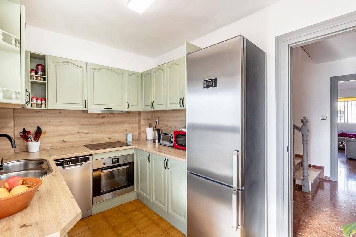 4 bedroom Terraced Villa for sale in Peligros with garage - € 219,000 (Ref: 9739079)