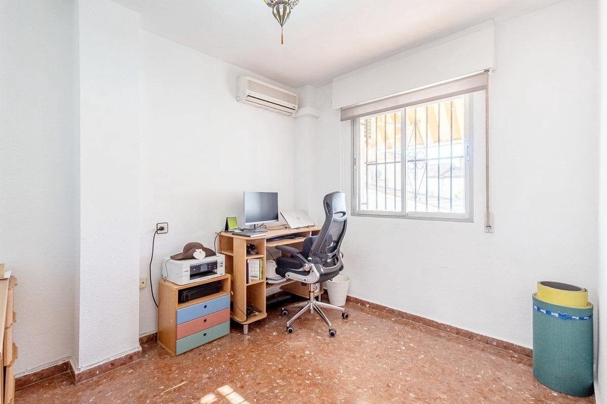 4 bedroom Terraced Villa for sale in Peligros with garage - € 219,000 (Ref: 9739079)