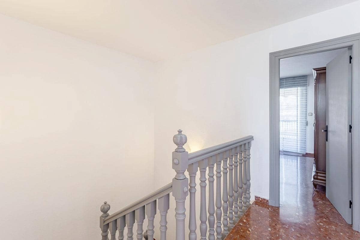 4 bedroom Terraced Villa for sale in Peligros with garage - € 219,000 (Ref: 9739079)