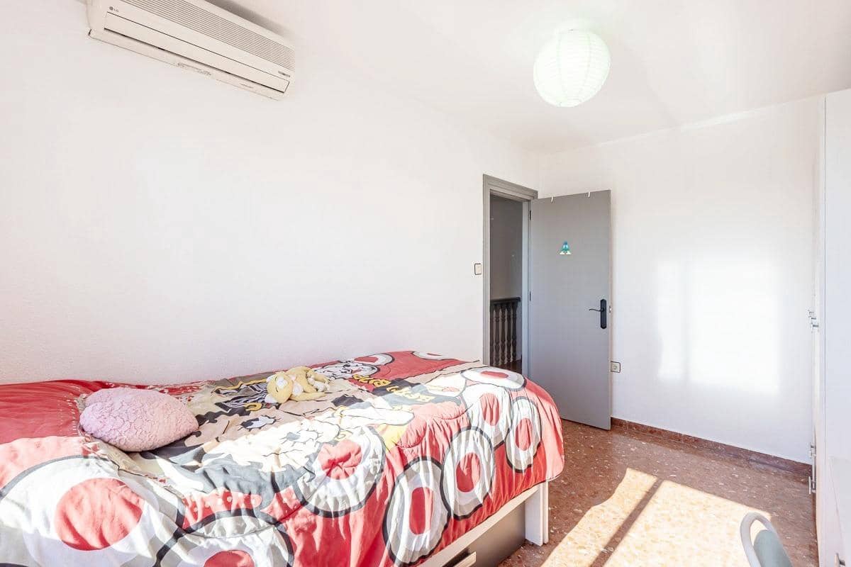 4 bedroom Terraced Villa for sale in Peligros with garage - € 219,000 (Ref: 9739079)