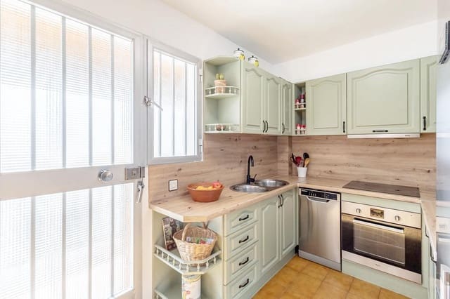 4 soverom Rekkehus til salgs i Peligros med garasje - € 219 000 (Ref: 9739079)