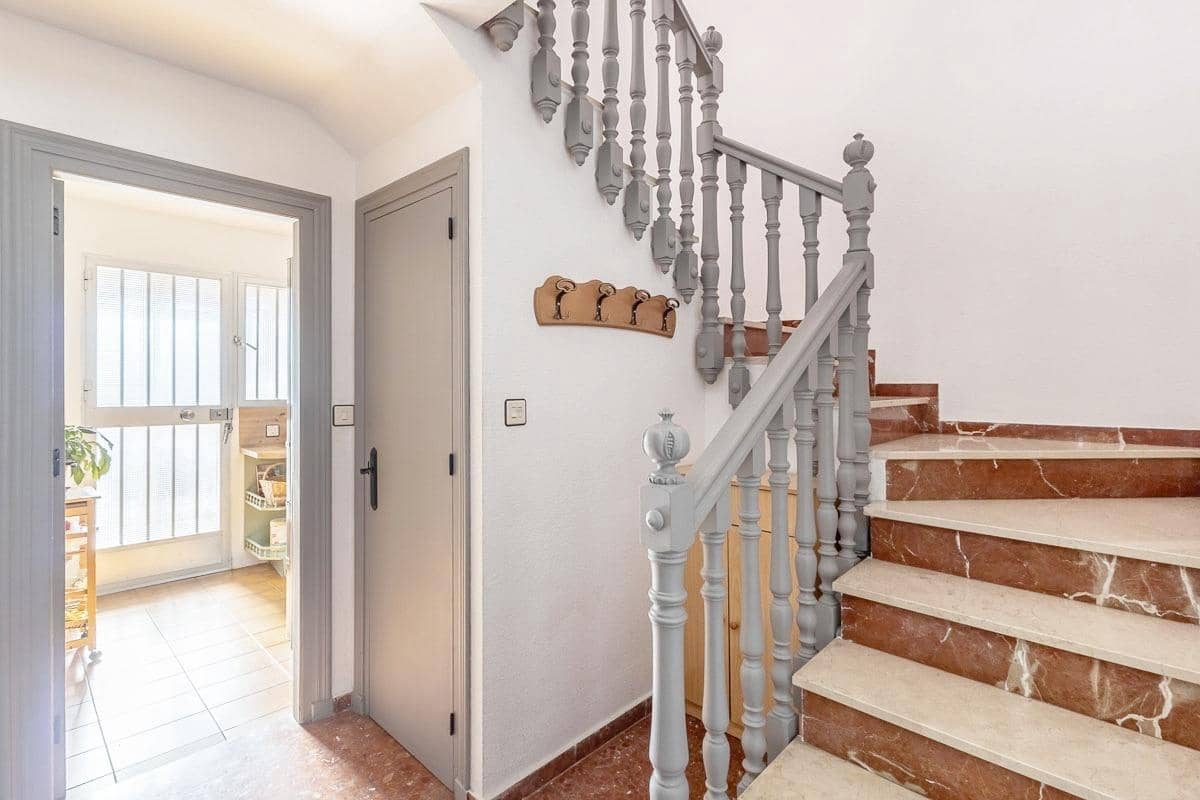 4 bedroom Terraced Villa for sale in Peligros with garage - € 219,000 (Ref: 9739079)