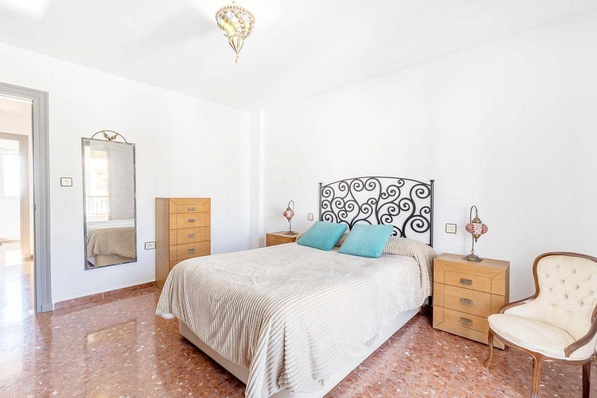 4 bedroom Terraced Villa for sale in Peligros with garage - € 219,000 (Ref: 9739079)