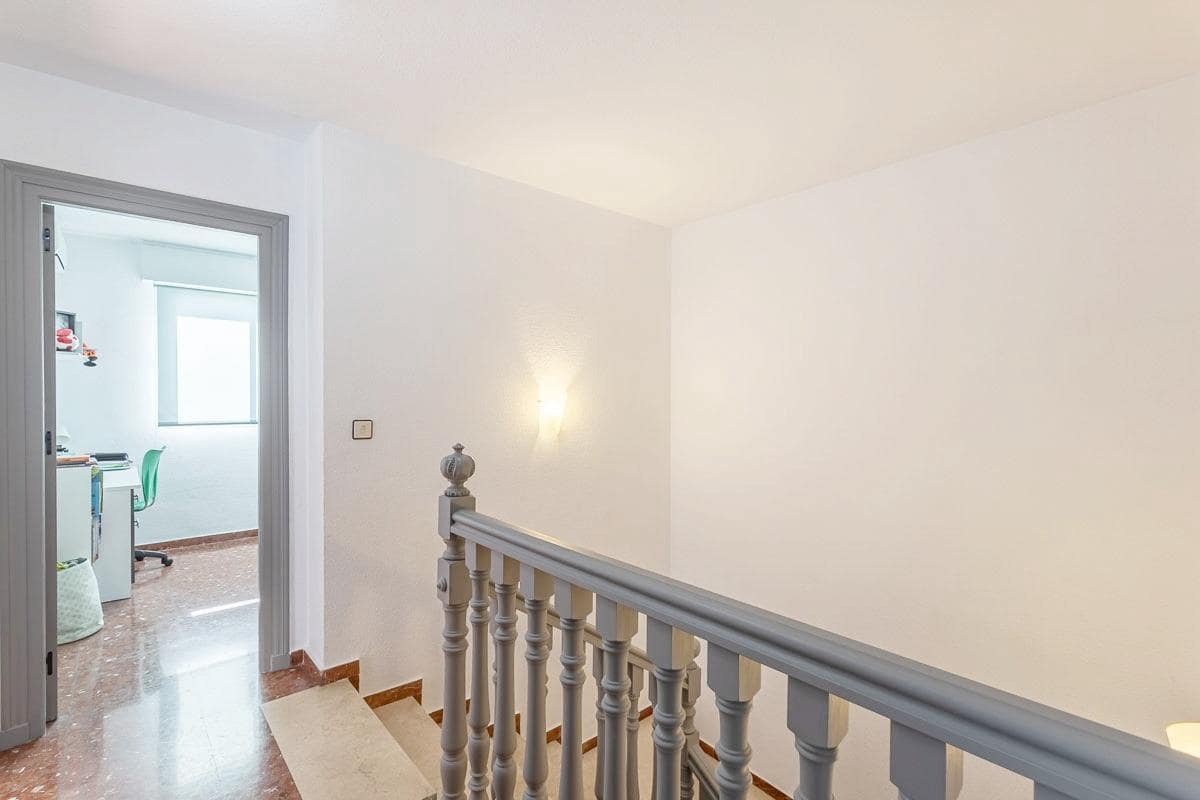 4 bedroom Terraced Villa for sale in Peligros with garage - € 219,000 (Ref: 9739079)