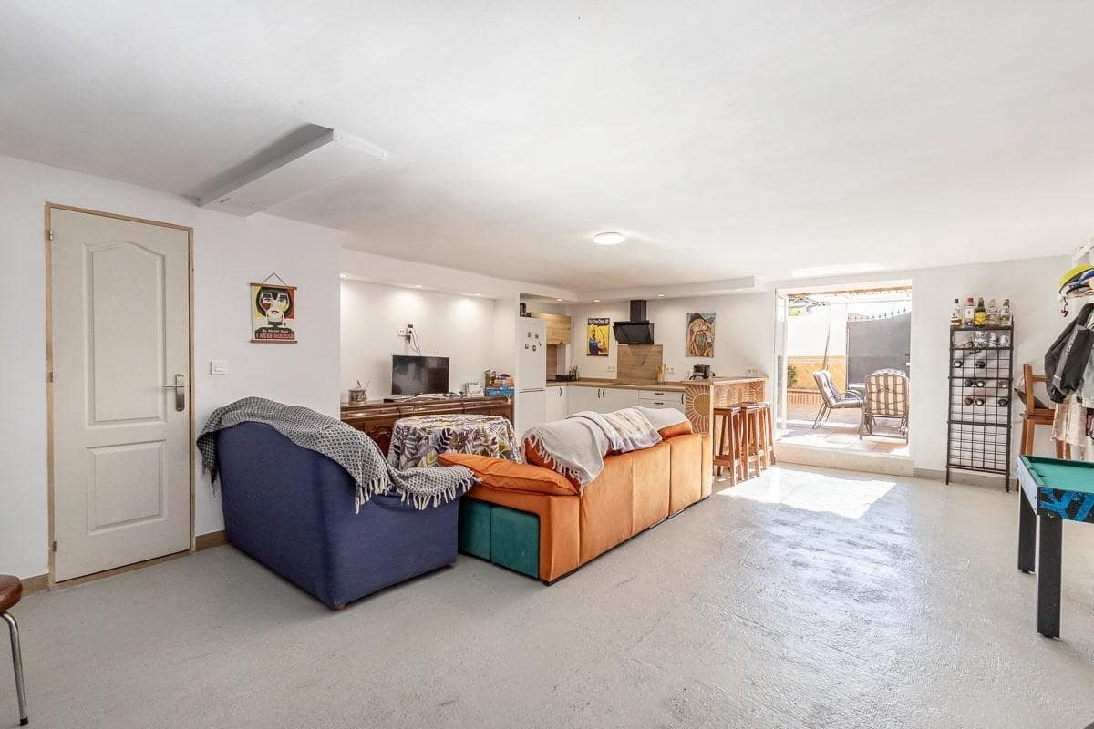 4 bedroom Terraced Villa for sale in Peligros with garage - € 219,000 (Ref: 9739079)