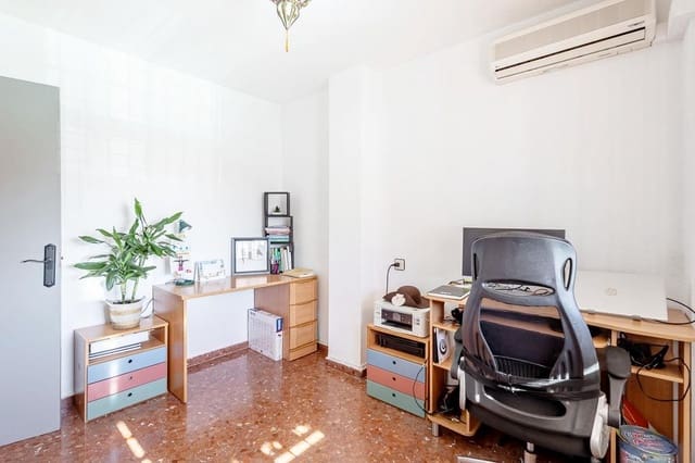 4 soverom Rekkehus til salgs i Peligros med garasje - € 219 000 (Ref: 9739079)