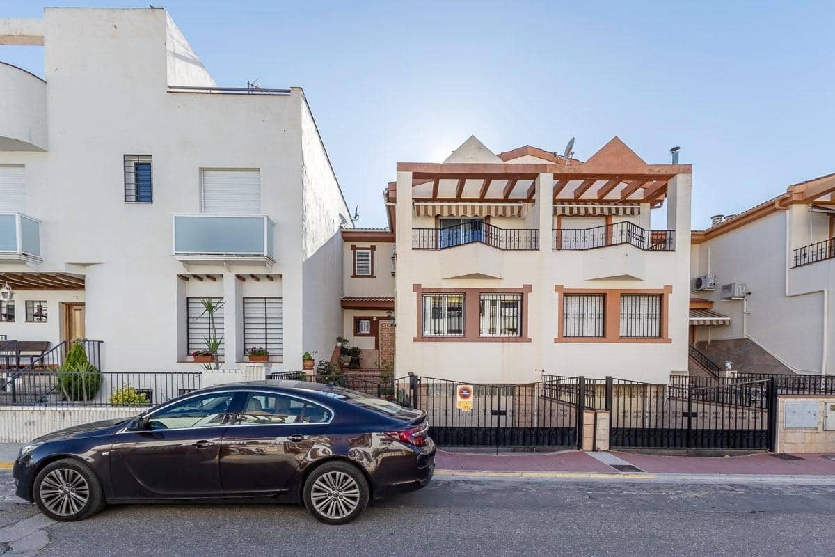 4 bedroom Terraced Villa for sale in Peligros with garage - € 219,000 (Ref: 9739079)