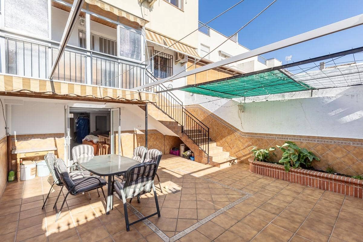 4 bedroom Terraced Villa for sale in Peligros with garage - € 219,000 (Ref: 9739079)