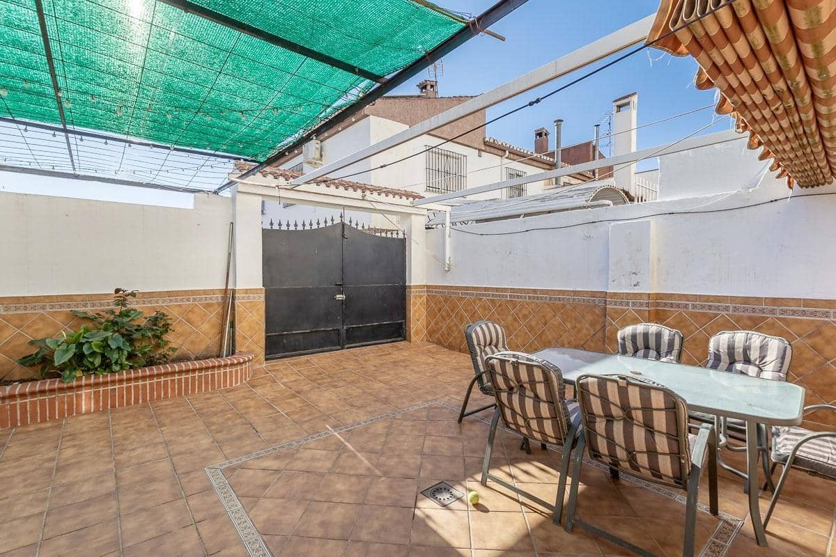 4 bedroom Terraced Villa for sale in Peligros with garage - € 219,000 (Ref: 9739079)