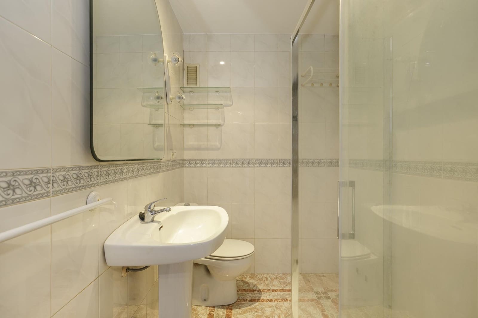 3 bedroom Apartment for sale in Ogijares with garage - € 230,000 (Ref: 9739080)