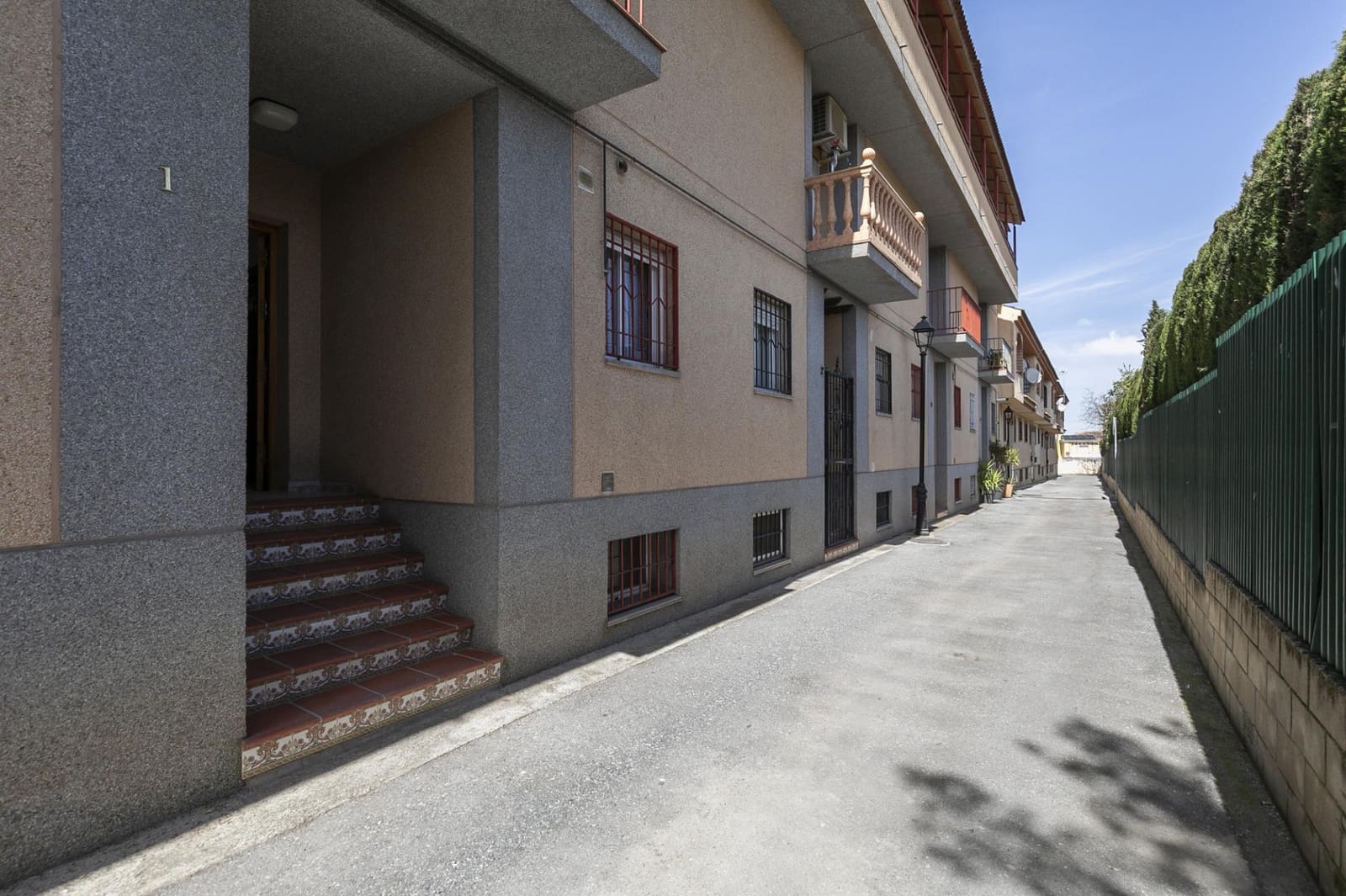 3 bedroom Apartment for sale in Ogijares with garage - € 230,000 (Ref: 9739080)