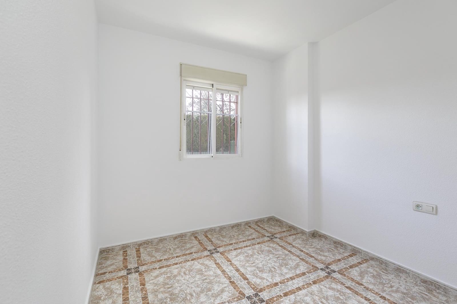 3 bedroom Apartment for sale in Ogijares with garage - € 230,000 (Ref: 9739080)