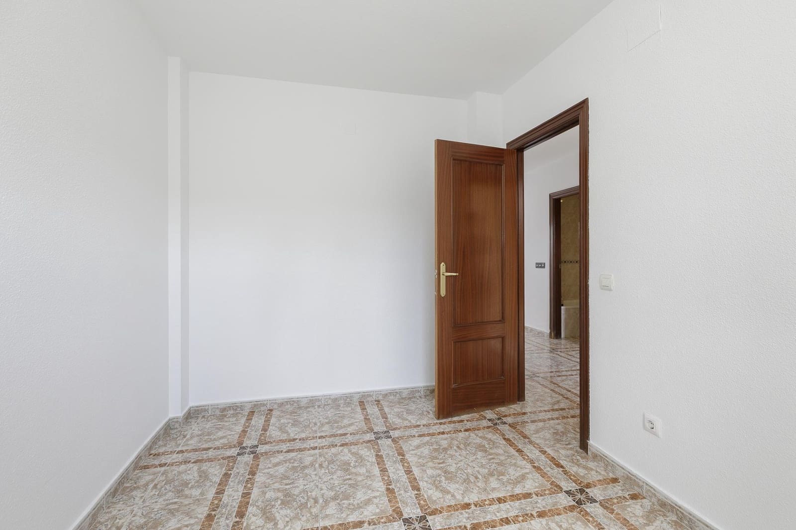 3 bedroom Apartment for sale in Ogijares with garage - € 230,000 (Ref: 9739080)