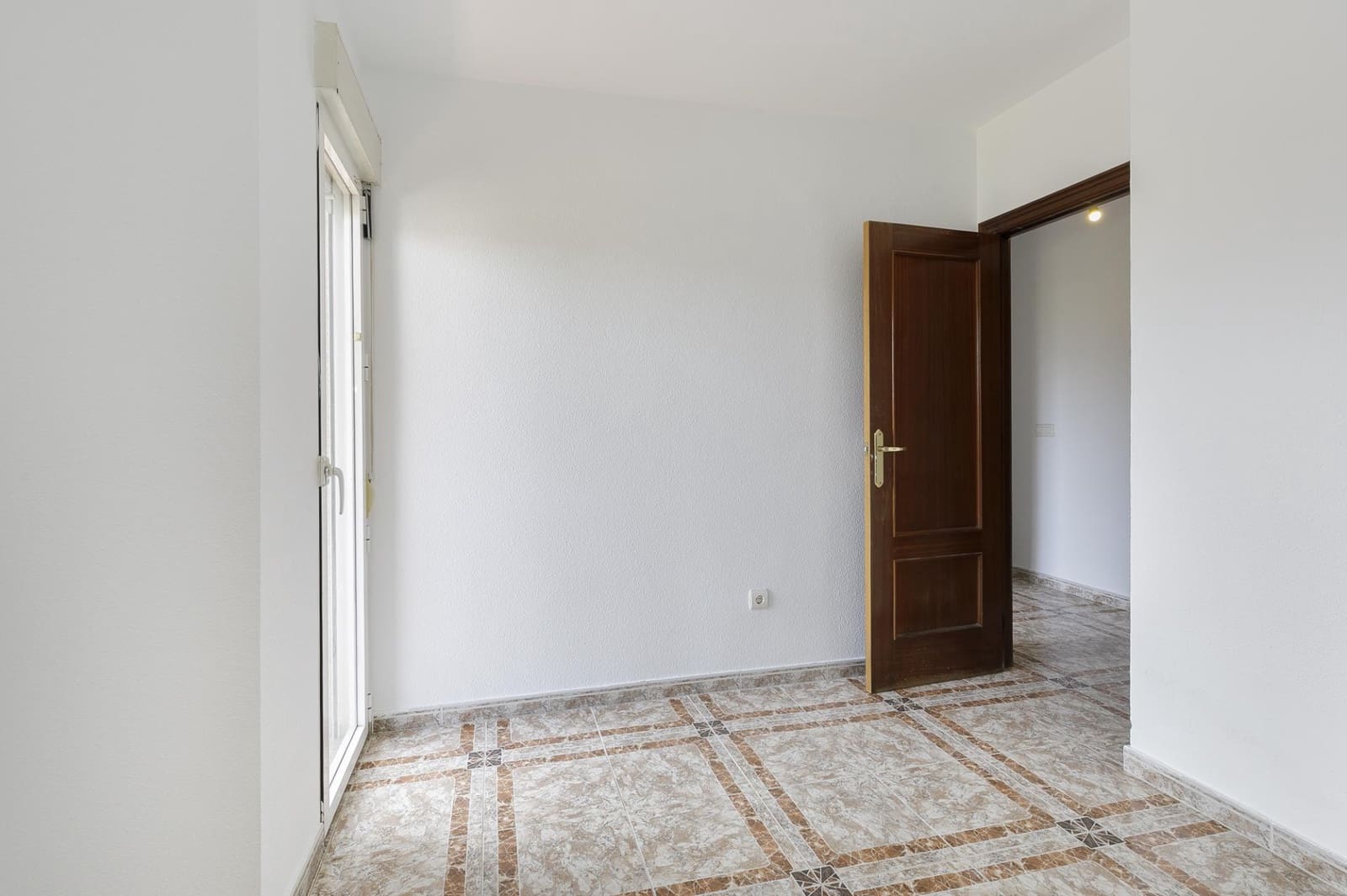 3 bedroom Apartment for sale in Ogijares with garage - € 230,000 (Ref: 9739080)