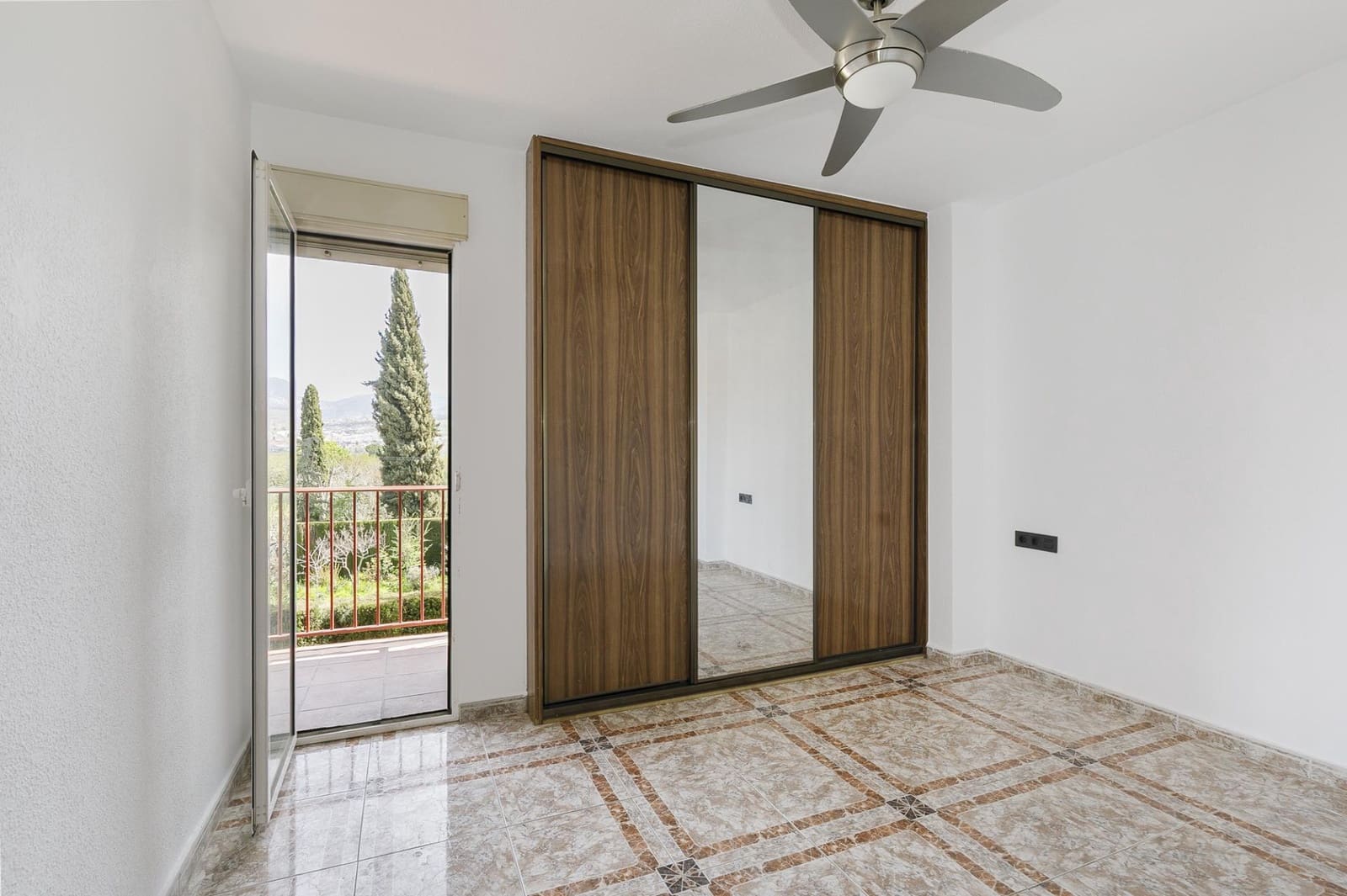 3 bedroom Apartment for sale in Ogijares with garage - € 230,000 (Ref: 9739080)