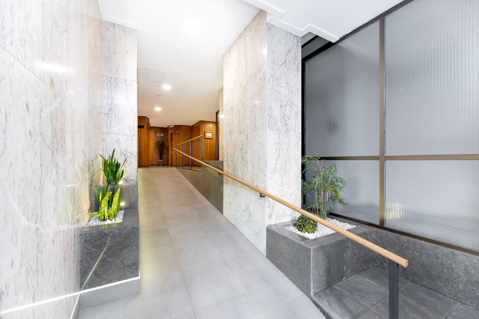 4 bedroom Flat for sale in Granada city with garage - € 460,000 (Ref: 9739081)