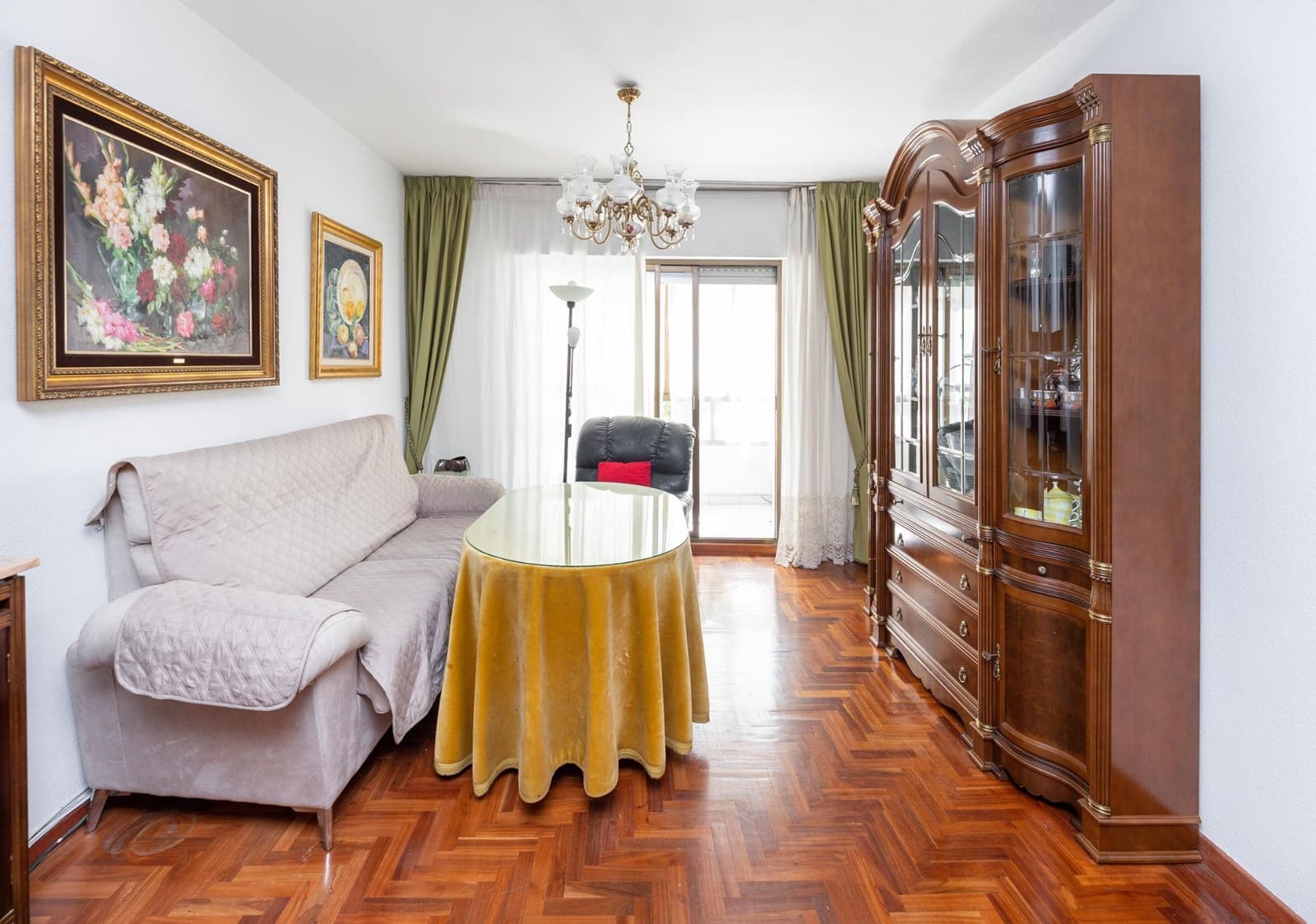 4 bedroom Flat for sale in Granada city with garage - € 460,000 (Ref: 9739081)
