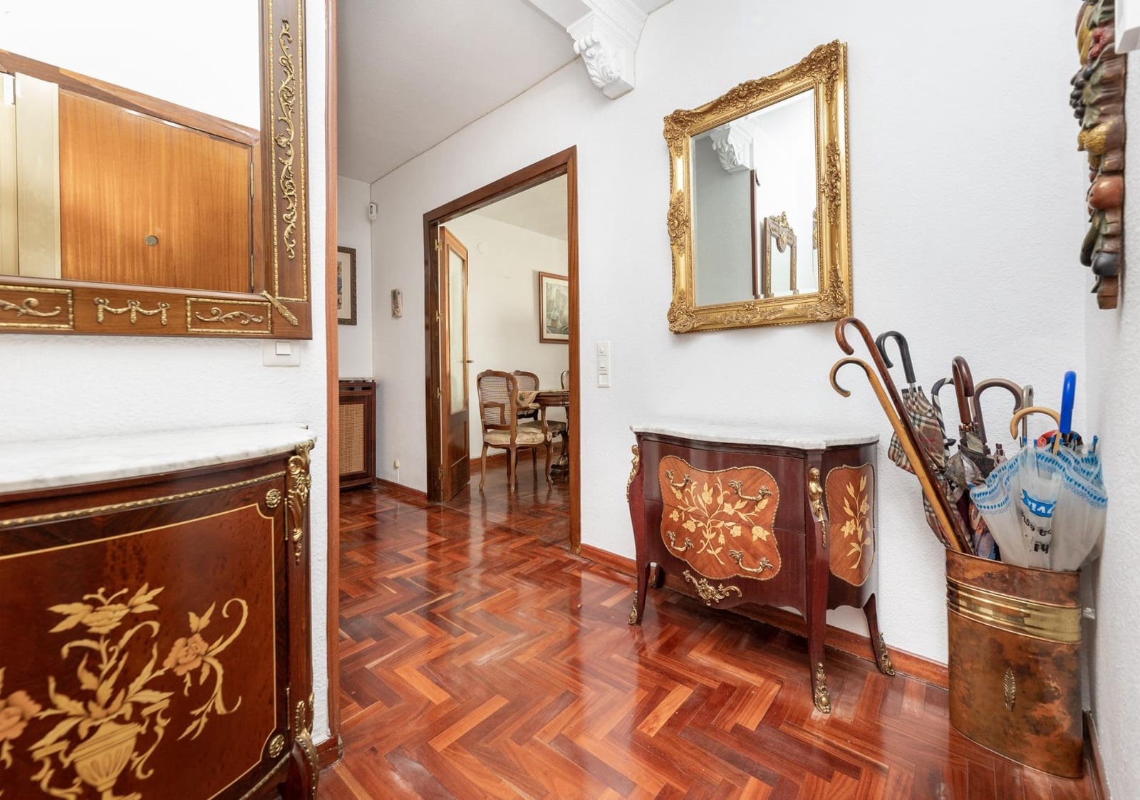 4 bedroom Flat for sale in Granada city with garage - € 460,000 (Ref: 9739081)