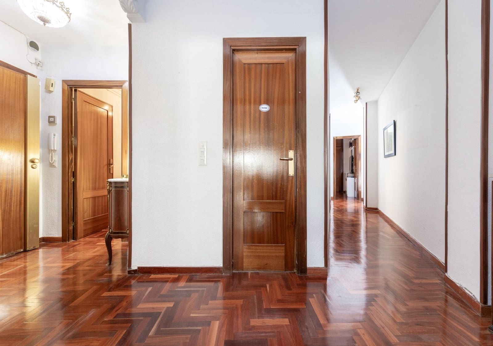 4 bedroom Flat for sale in Granada city with garage - € 460,000 (Ref: 9739081)