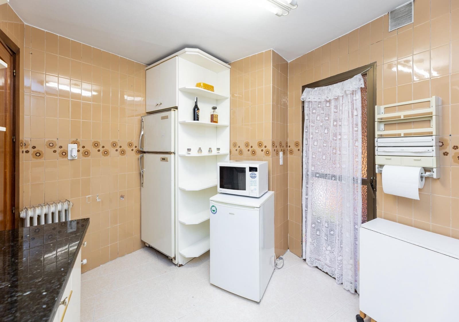 4 bedroom Flat for sale in Granada city with garage - € 460,000 (Ref: 9739081)