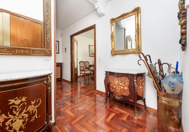 4 slaapkamer Flat te koop in Centro, Granada stad met garage - € 460.000 (Ref: 9739081)