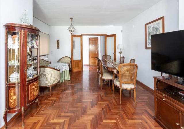 4 slaapkamer Flat te koop in Centro, Granada stad met garage - € 460.000 (Ref: 9739081)